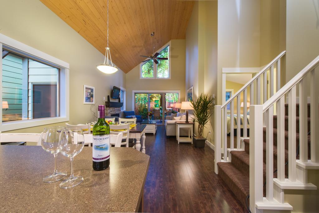 Oceanside Village Resort Parksville Exterior photo